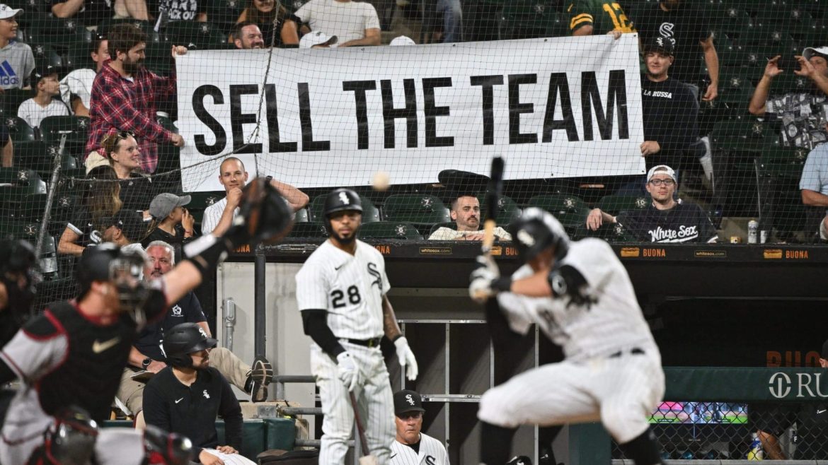 White Sox fans chant "sell the team" during Saturday's loss Sox On 35th