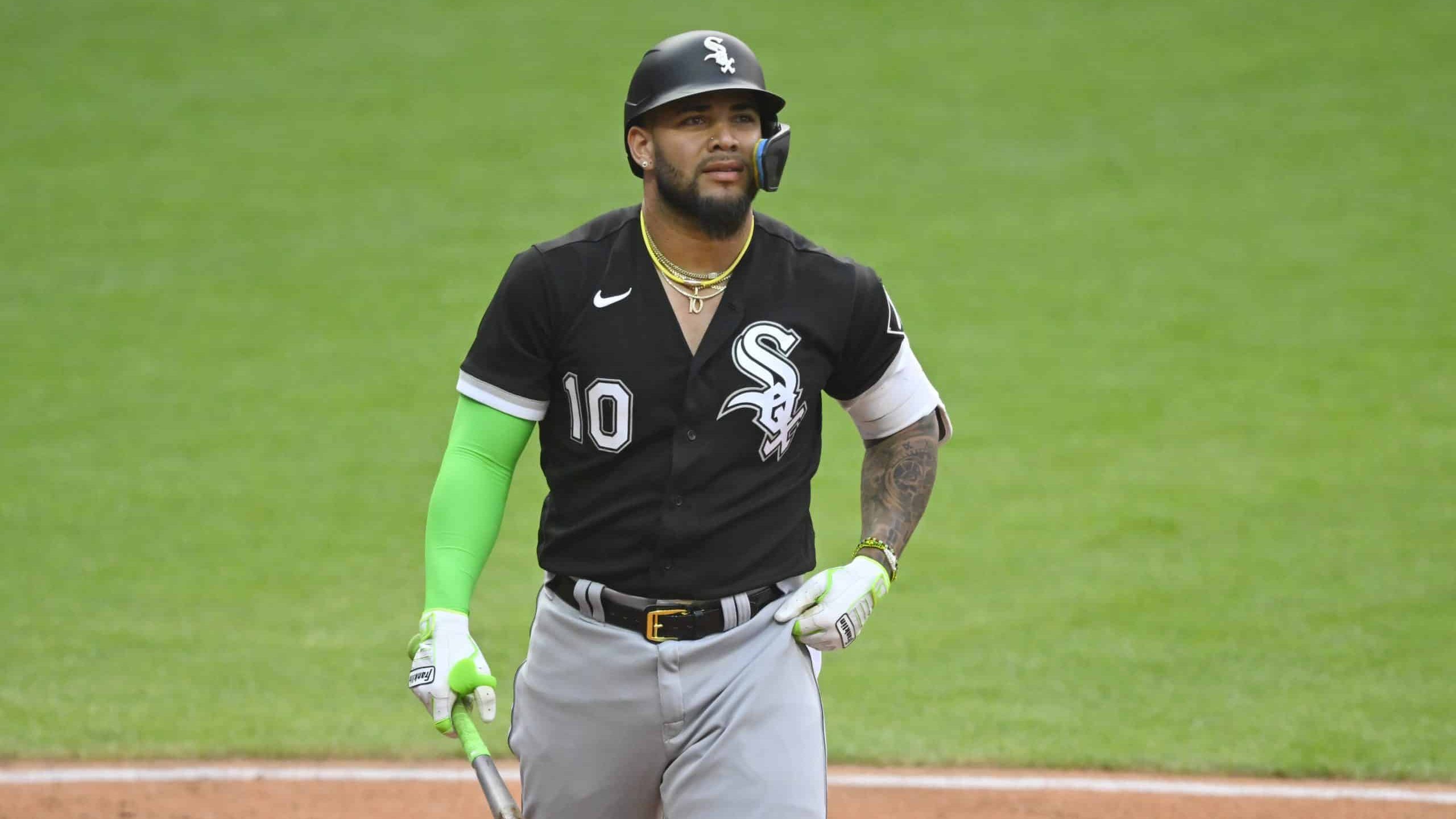 White Sox Place Yoan Moncada On Il, Call Up Zach Remillard 